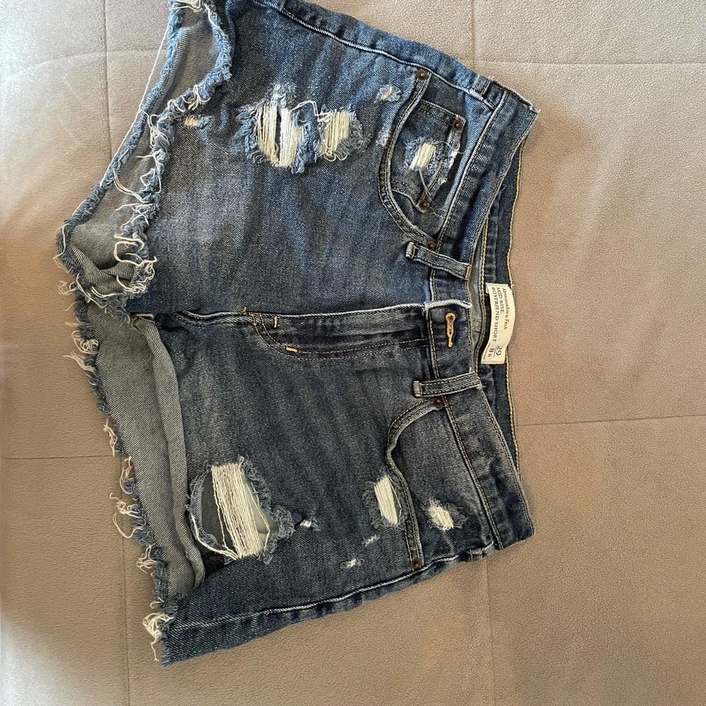 Abercrombie mid-rise boyfriend short